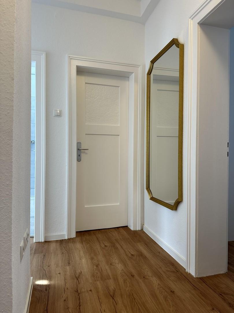 Großzügier Altbauflur