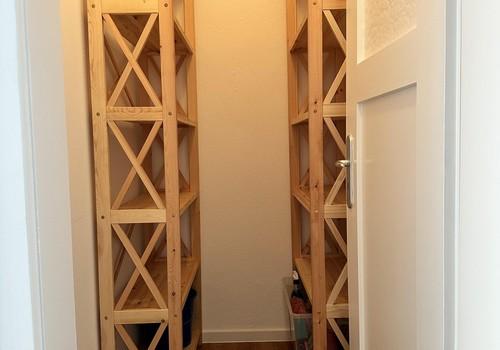 Garderobe und Vorratskammer