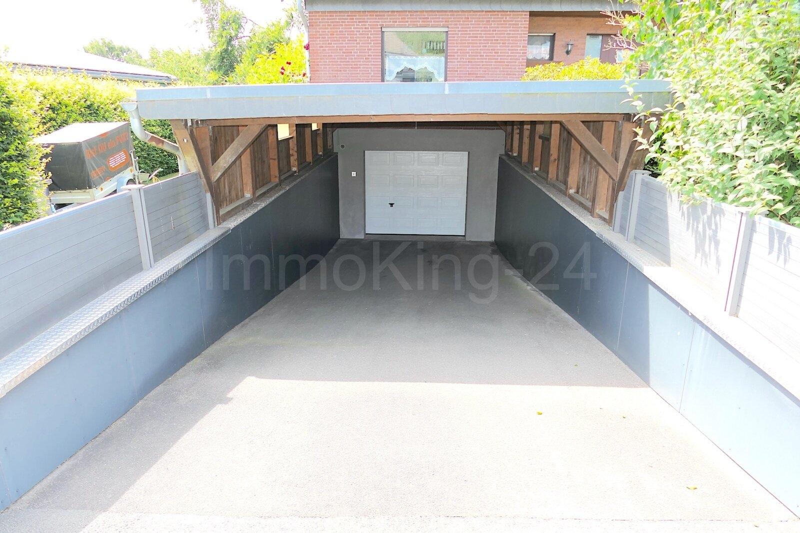 GARAGE UND CARPORT