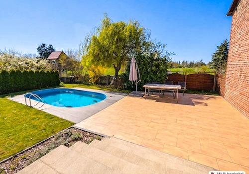 Terrasse mit Pool