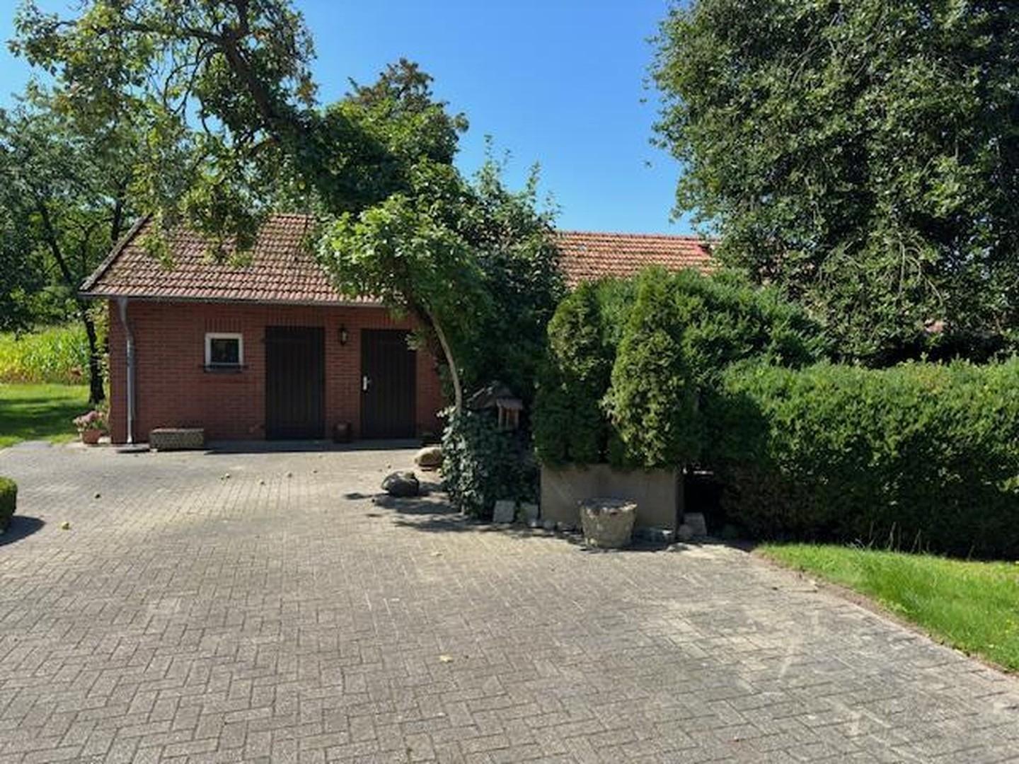 Stallansicht hinterm Haus