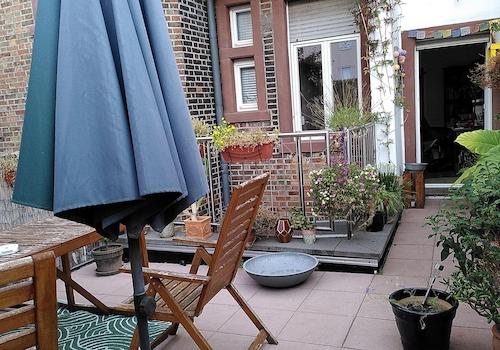 Terrasse, Blick zum Haus