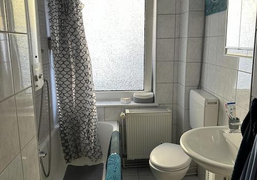Badezimmer mit Badewanne