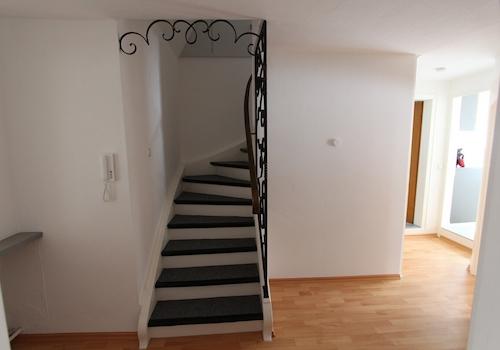 1 OG_Treppenaufgang_www.villingen.immobilien