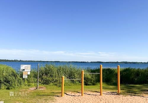 Spielplatz am See Bild 1