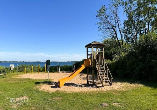 Spielplatz am See Bild 2