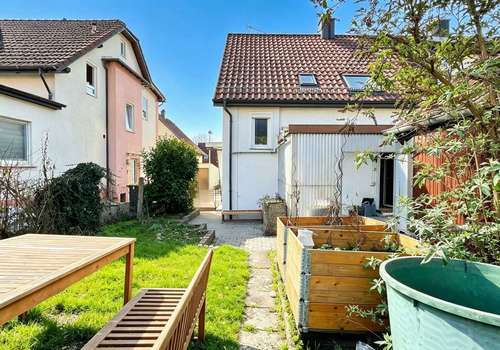 Hausansicht Garten (1)