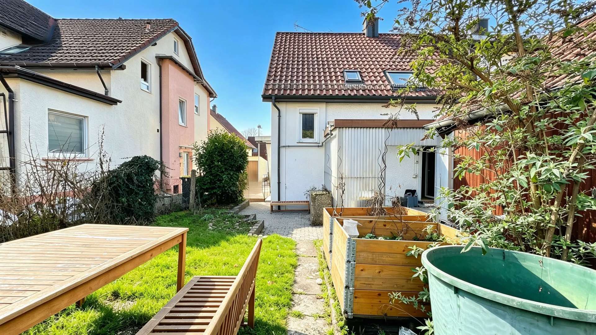 Hausansicht Garten (1)