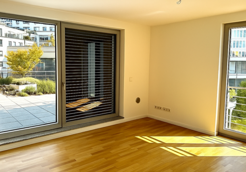 Schlafzimmer 2 mit Zugang Terrasse