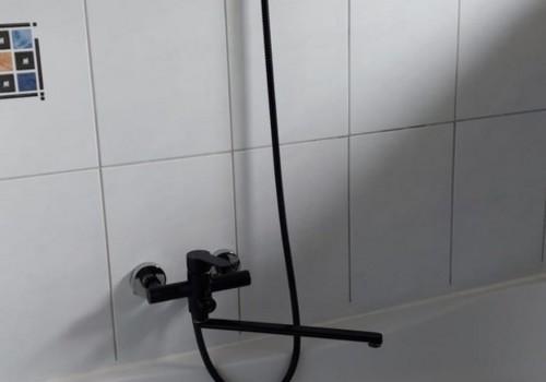 schwarze Armaturen