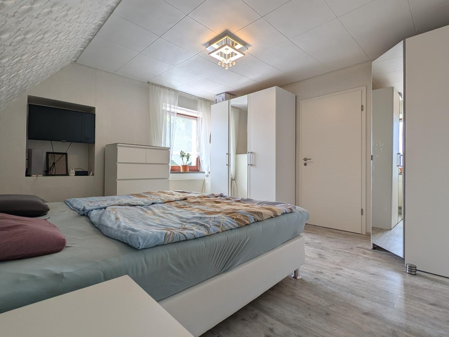 Schlafzimmer 1