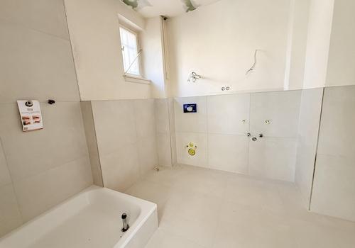 Komplett erneuert Dusche+WC