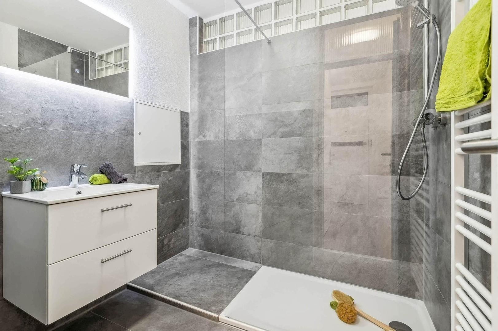 Bad mit Dusche