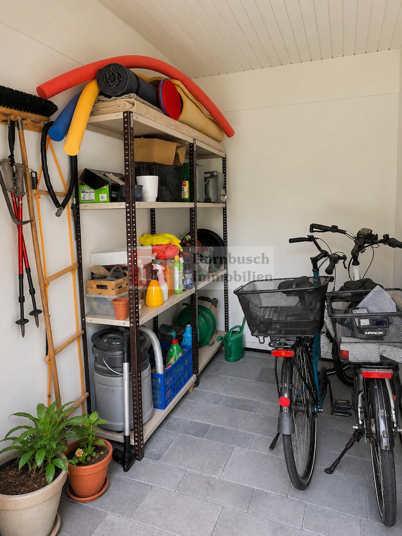 Fahrrad- und Gerätehaus Bild 2