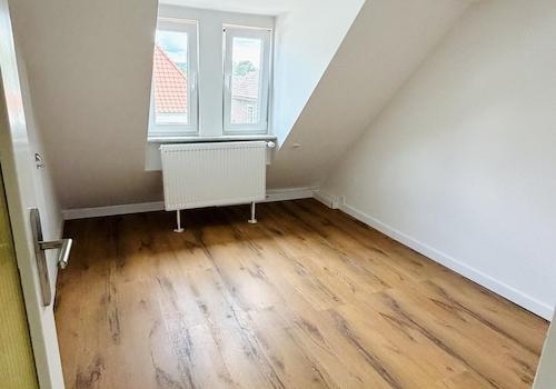 Zimmer m. Einbauschränken 2.OG