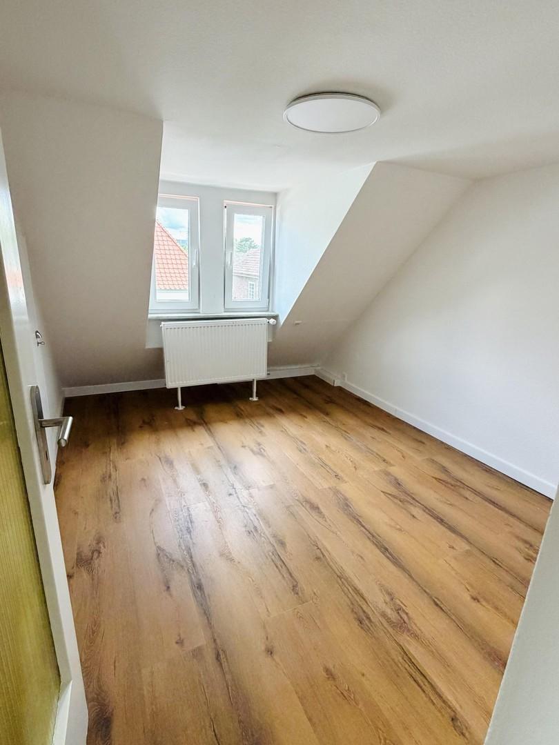 Zimmer m. Einbauschränken 2.OG