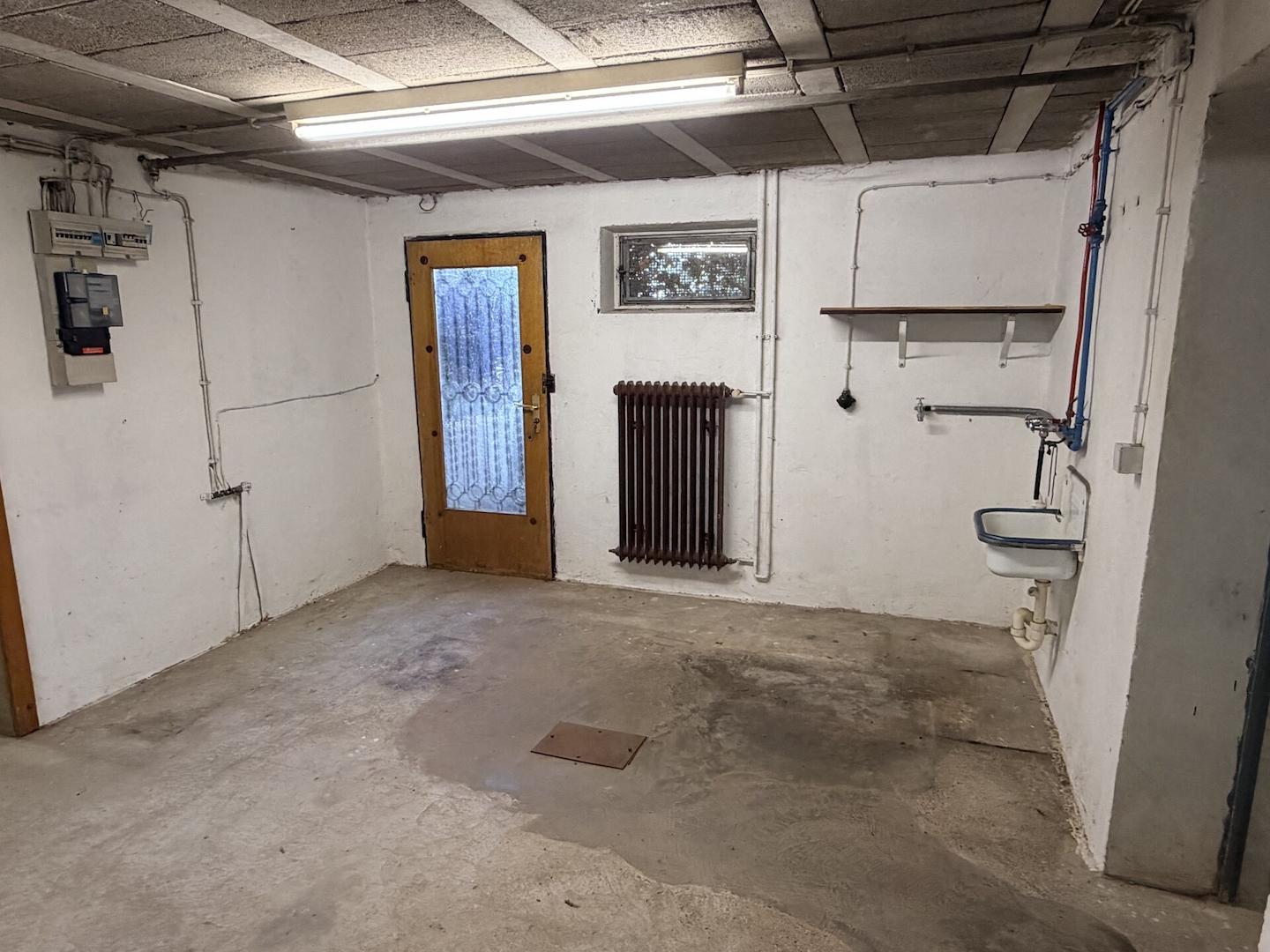 UG Keller Ausgang Hof