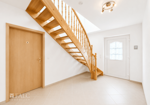 Flur mit Treppe