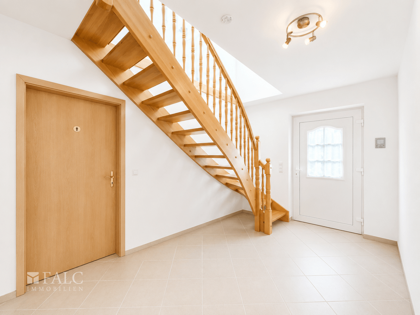 Flur mit Treppe
