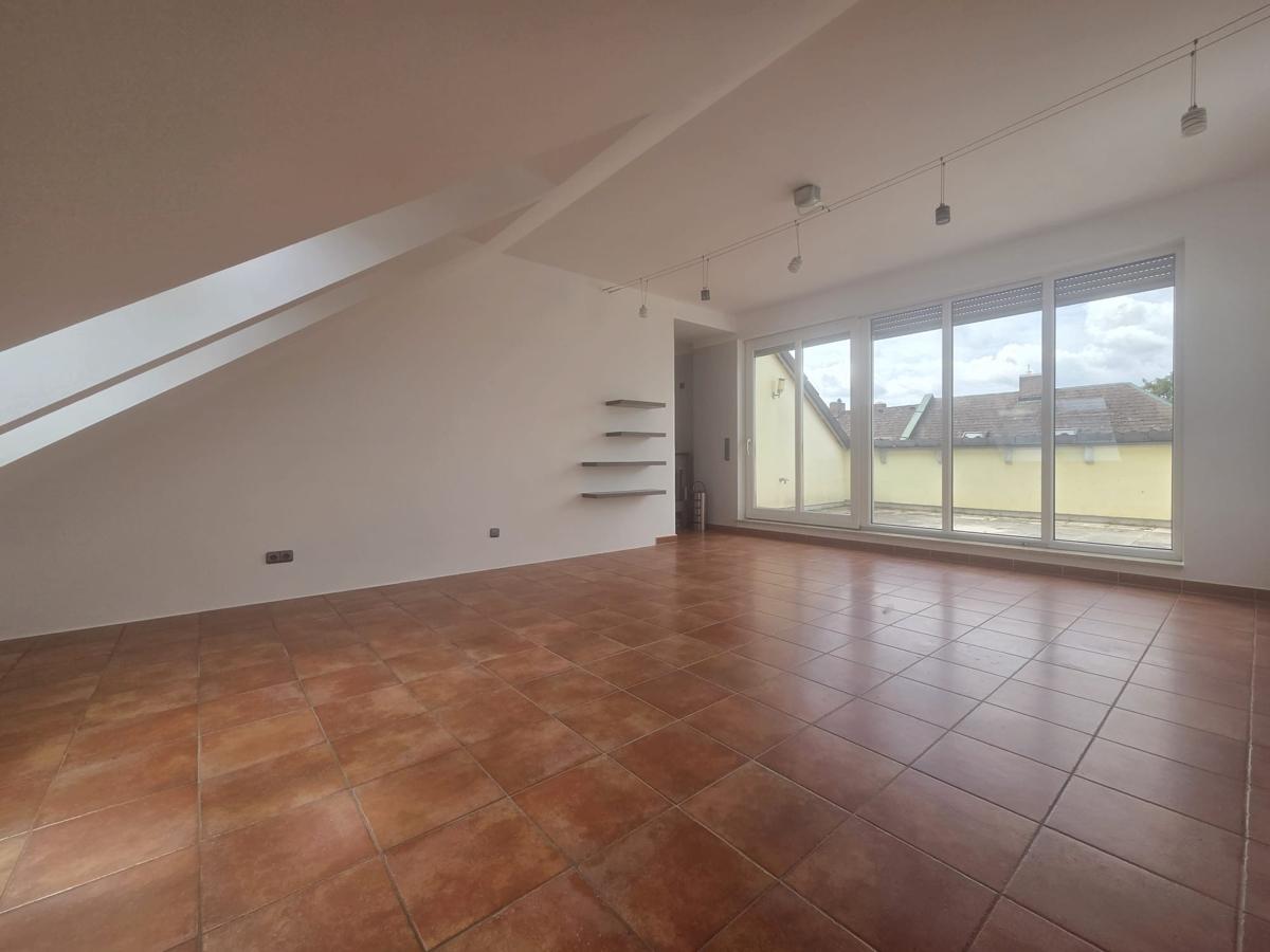Wohnbereich mit Zugang Loggia