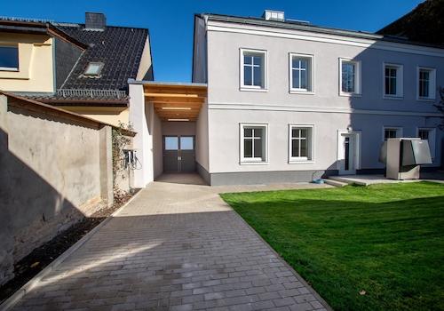 Hof-Ansicht mit Toreinfahrt