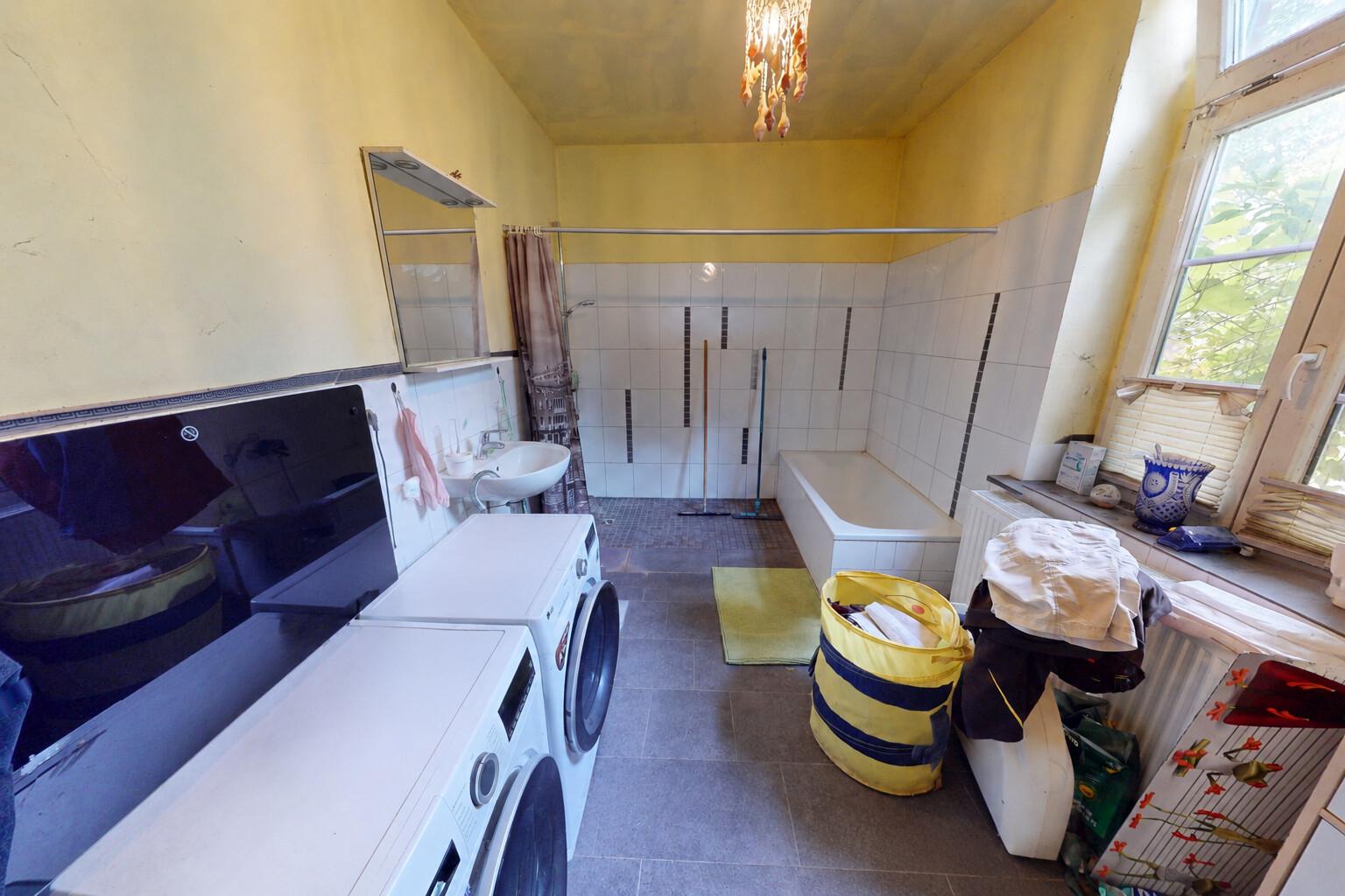 Wohnung Erdgeschoss rechts - Badezimmer