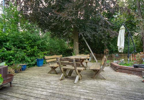 Gemütliche Holzterrasse