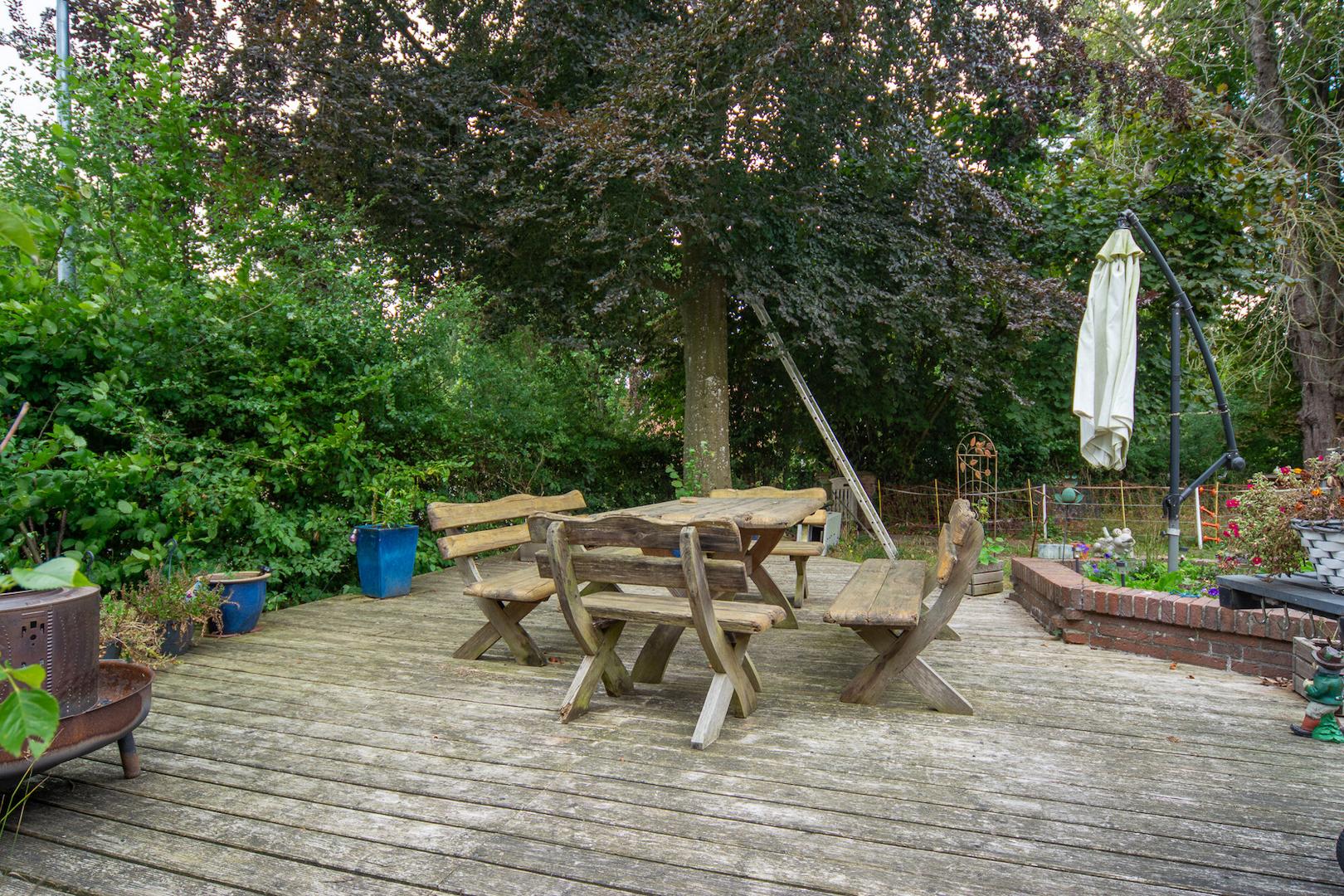 Gemütliche Holzterrasse
