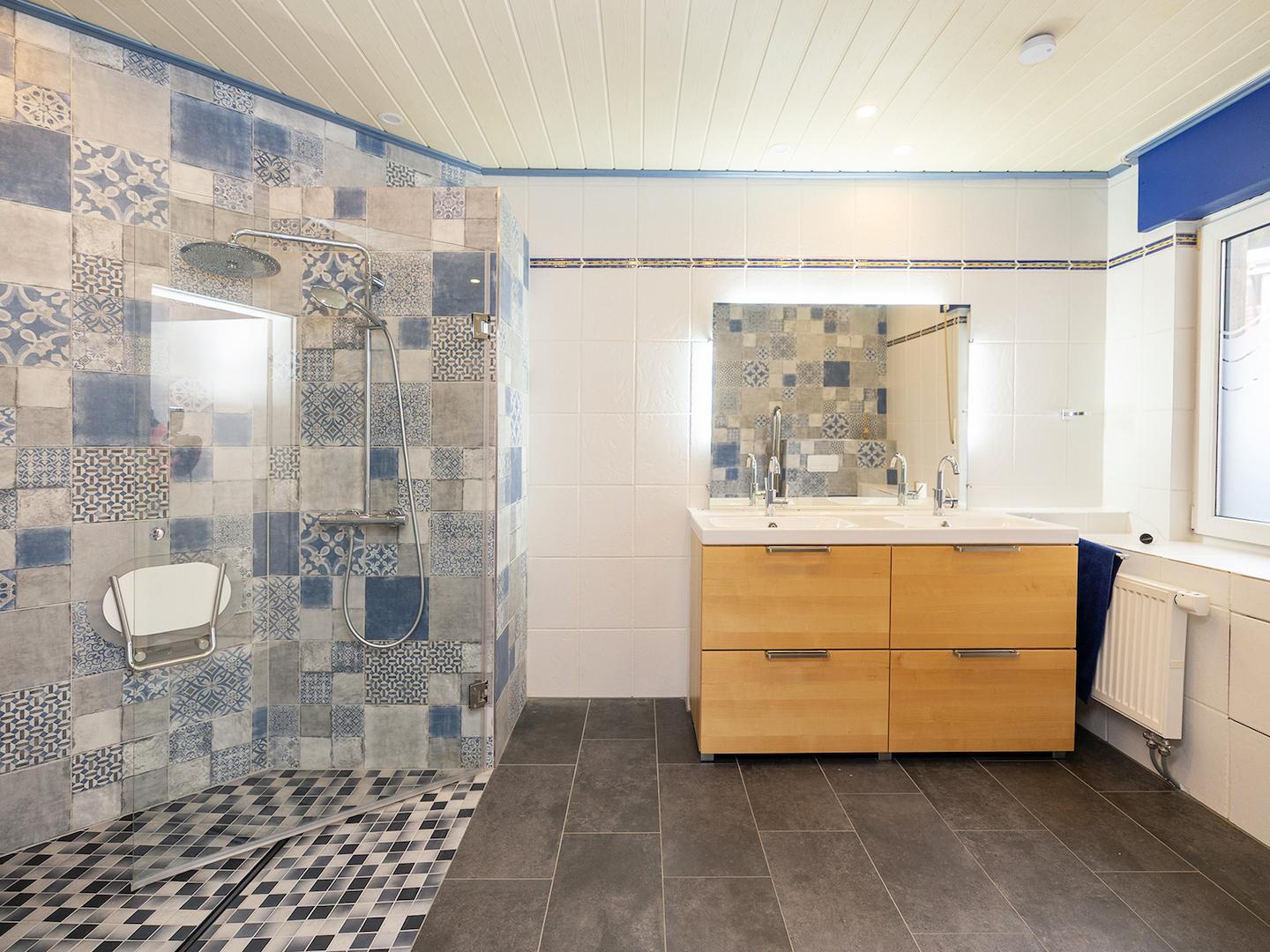 Badezimmer EG