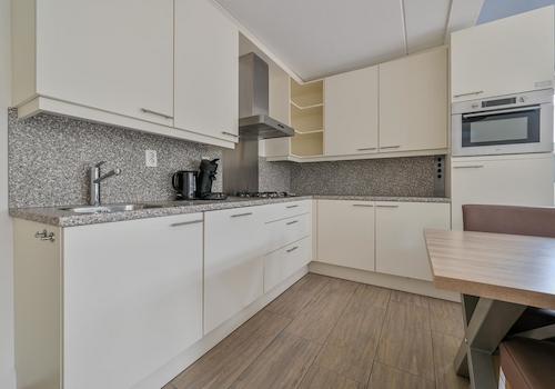 kaufen-ferienvilla-ouddorp-offene-kueche-eckkueche-einbaugeraete-recreatieadviseurs-vakantiehuistekoop-nl.jpg