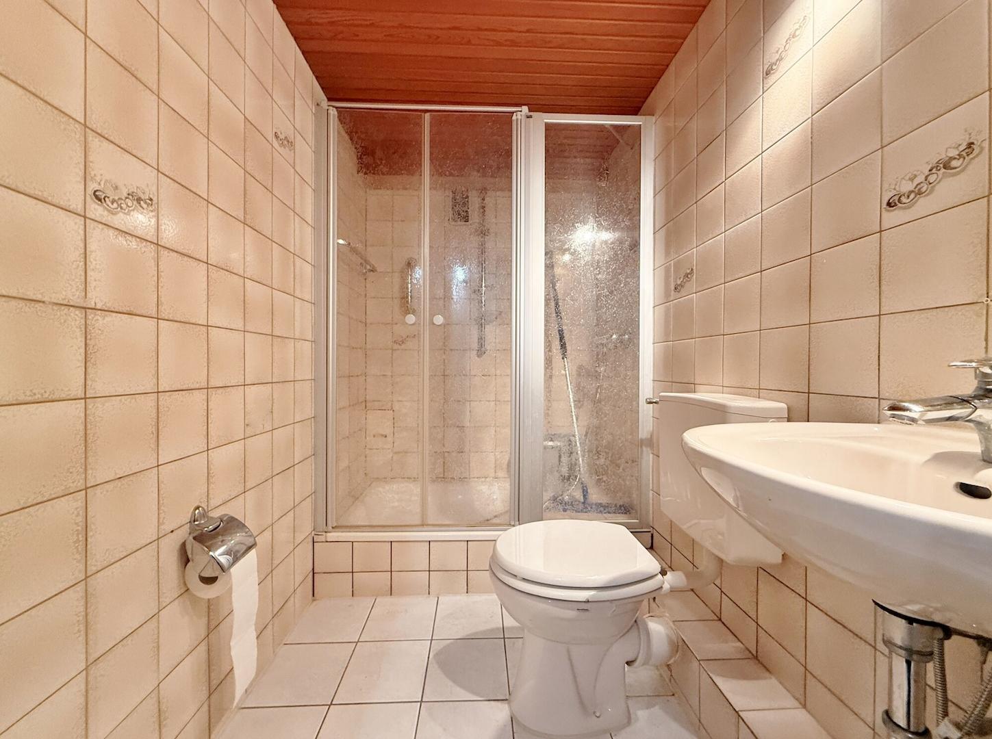 Keller innenliegendes Gäste-Duschbad