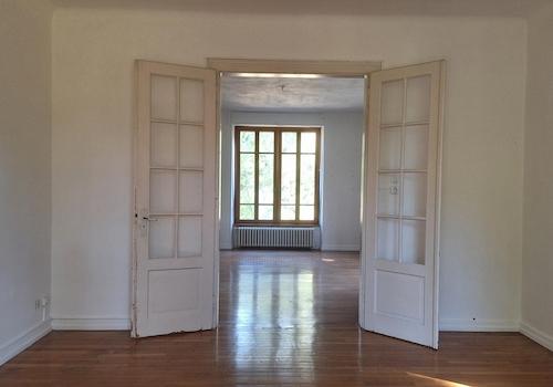 Salon mit Tür zum Esszimmer