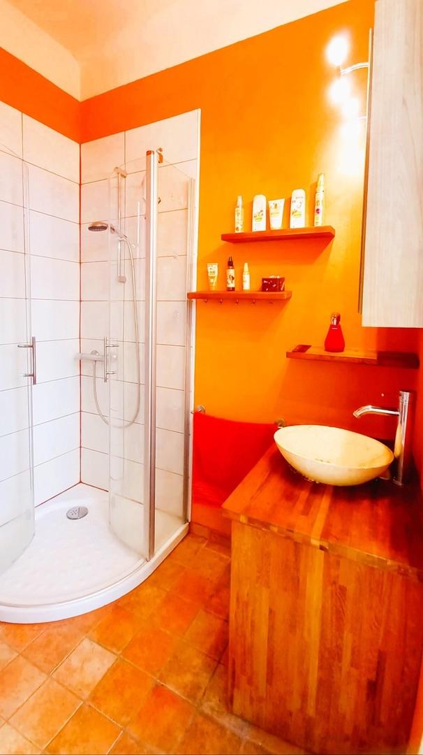 Salle d'eau en suite EG
