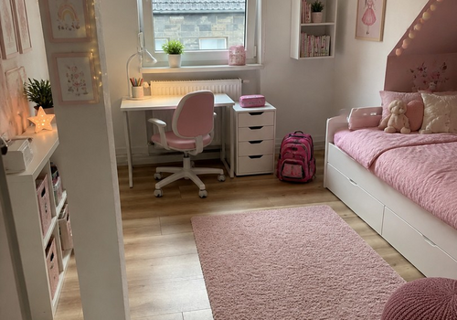 Kinderzimmer, KI-möbliert