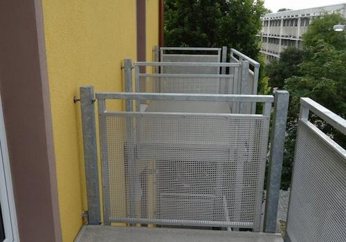 W5 Balkon zur Straße 2