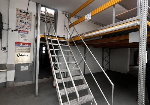 Werkstatt mit Zugang zu Lager