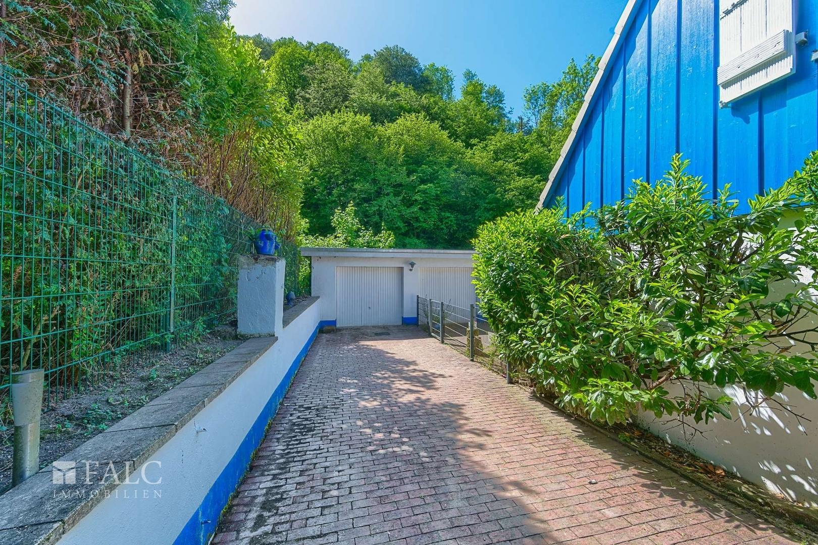 Einfahrt in den Garten