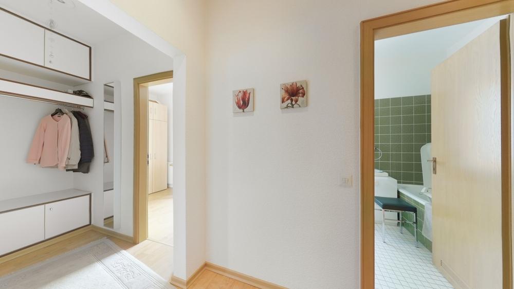 Sichtachse Flur/Zimmer/Bad im OG