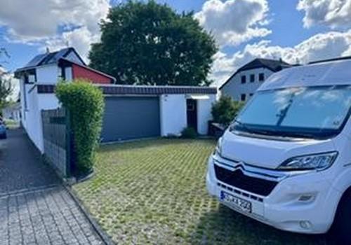Garagen mit Stellplätzen
