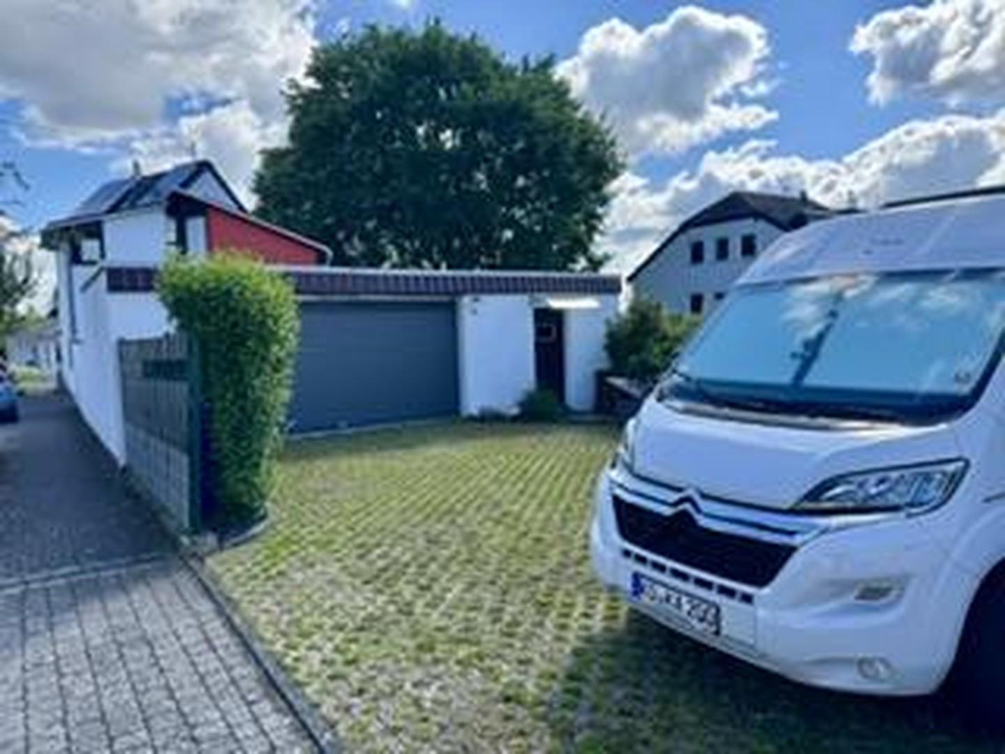 Garagen mit Stellplätzen