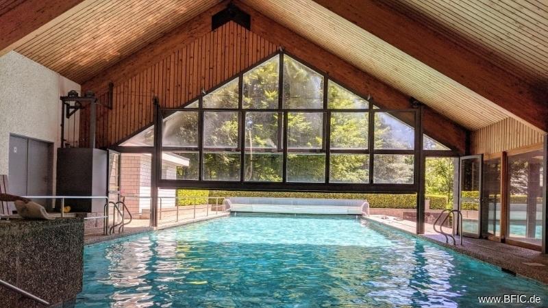 Schwimmbad Innenbreich
