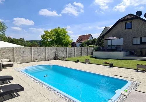 Abkühlung im Pool