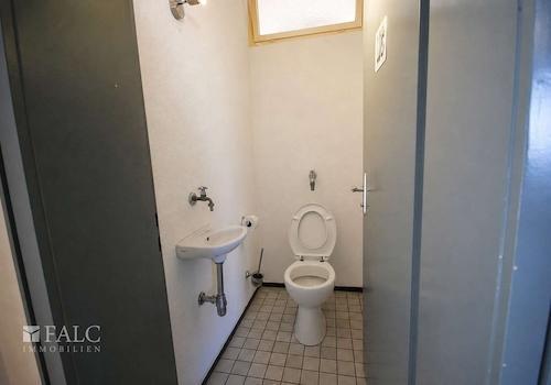 Praktisches separates WC mit Waschbecken Nr. 1