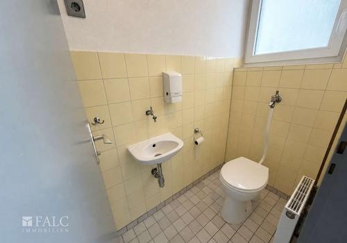 Praktisches separates WC mit Waschbecken Nr.2