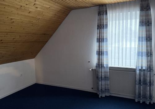 Zimmer 1 OG