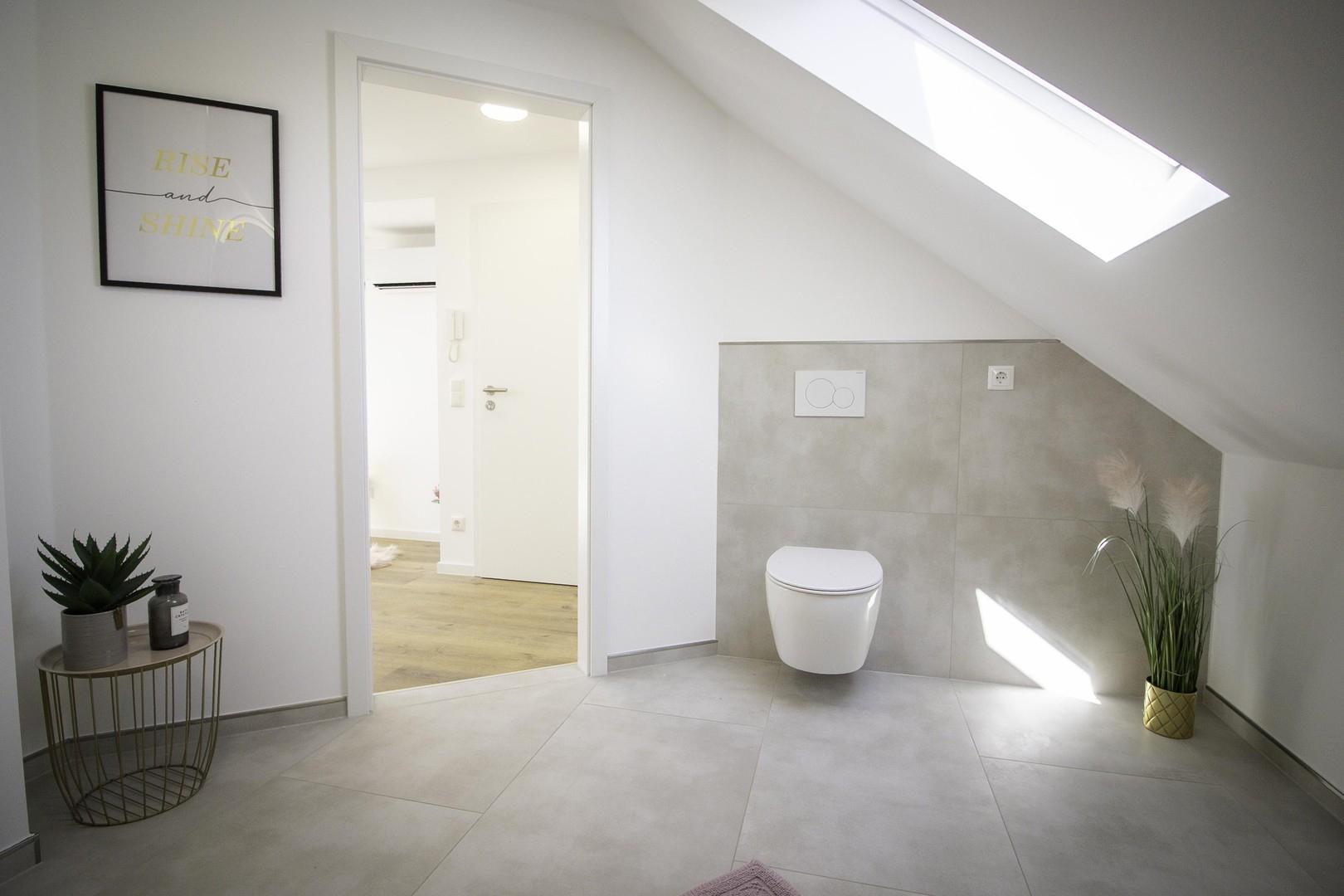 Bad mit wandhängendem WC