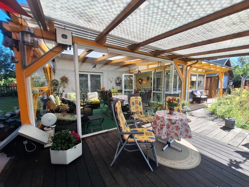 Terrasse mit Wintergarten