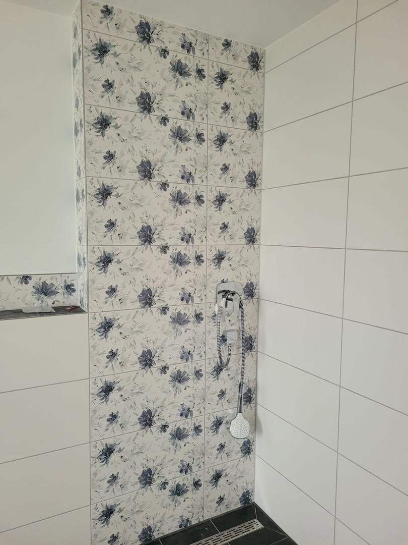 Hauptbad Dusche