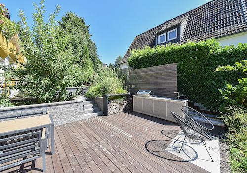 Terrasse mit Outdoorküche
