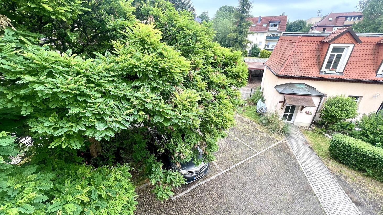 Innenhof,mit Pkw-Stellplatz